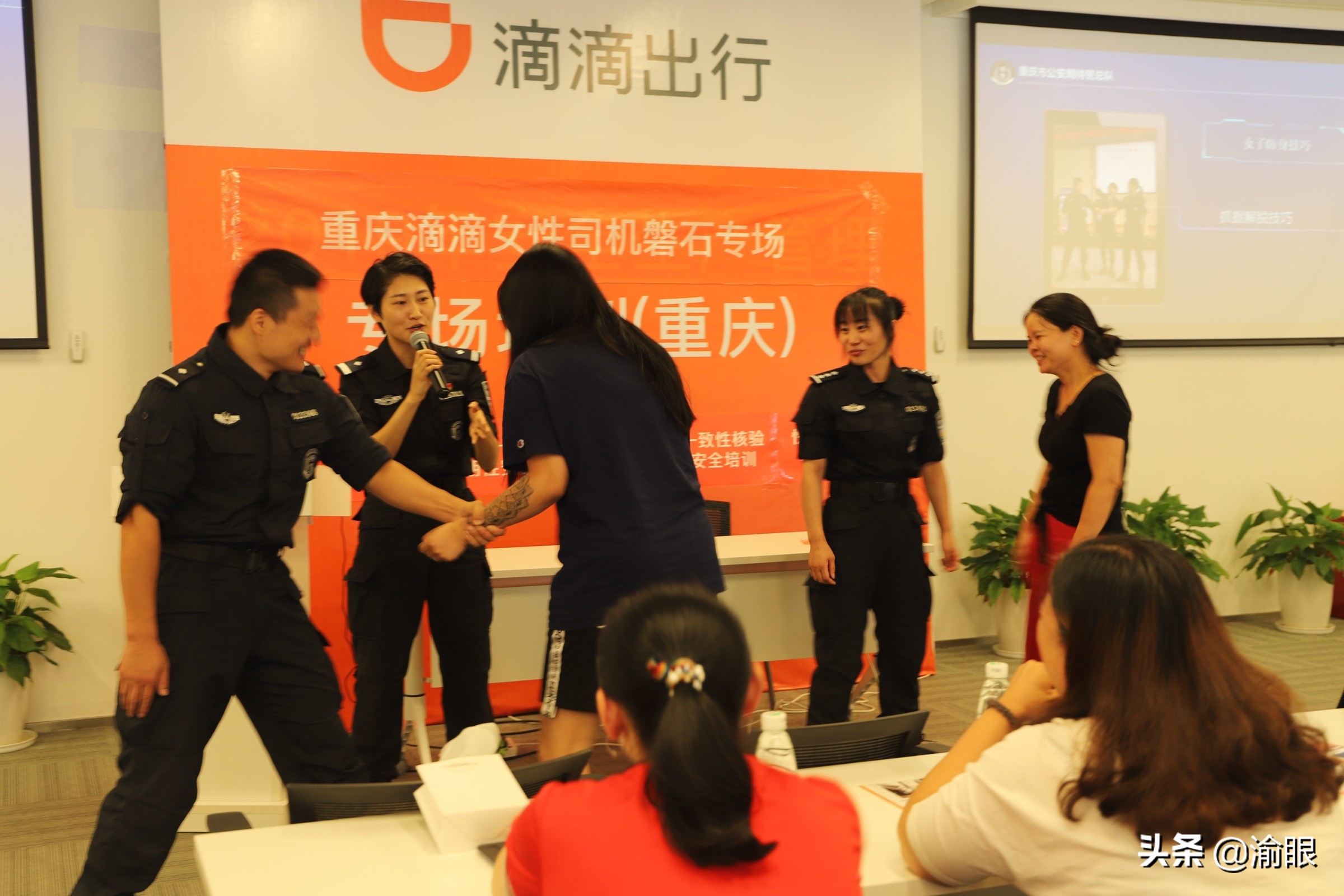 被坏人劫持如何打手势让别人知道,被坏人挟持了怎么求救