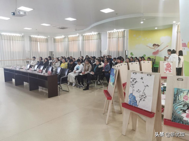 情暖寒冬关爱无限!莱西市幼儿足球教师零距离体验趣味足球公开课