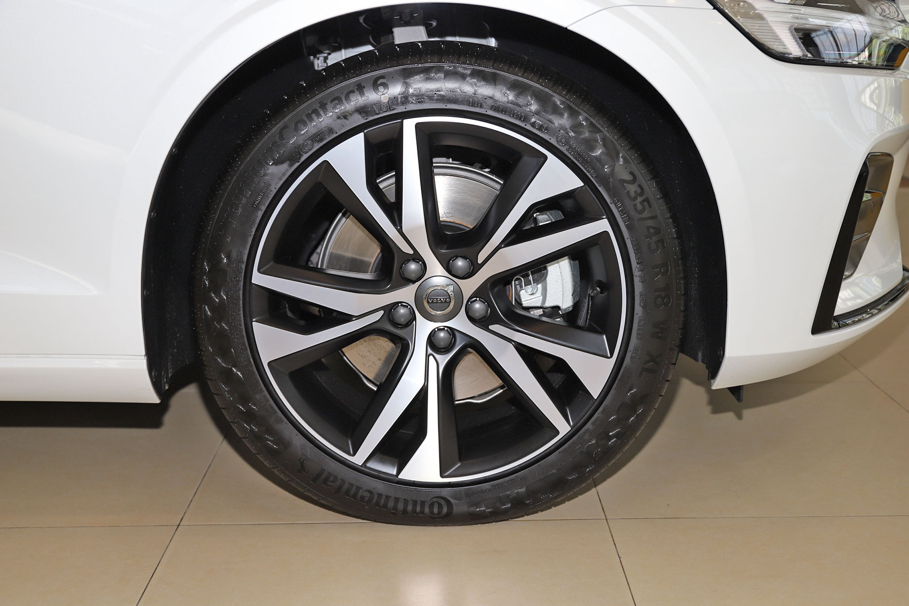 沃尔沃v60是旅行车还是旅行轿车,沃尔沃v60旅行选哪个版本