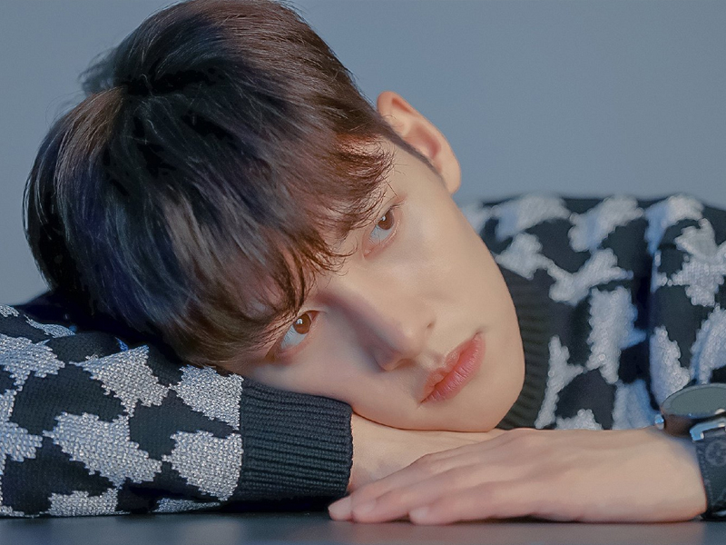 池昌旭代言CK穿凉拖出镜！这位哥真的有三十多岁？怕是冻龄了吧