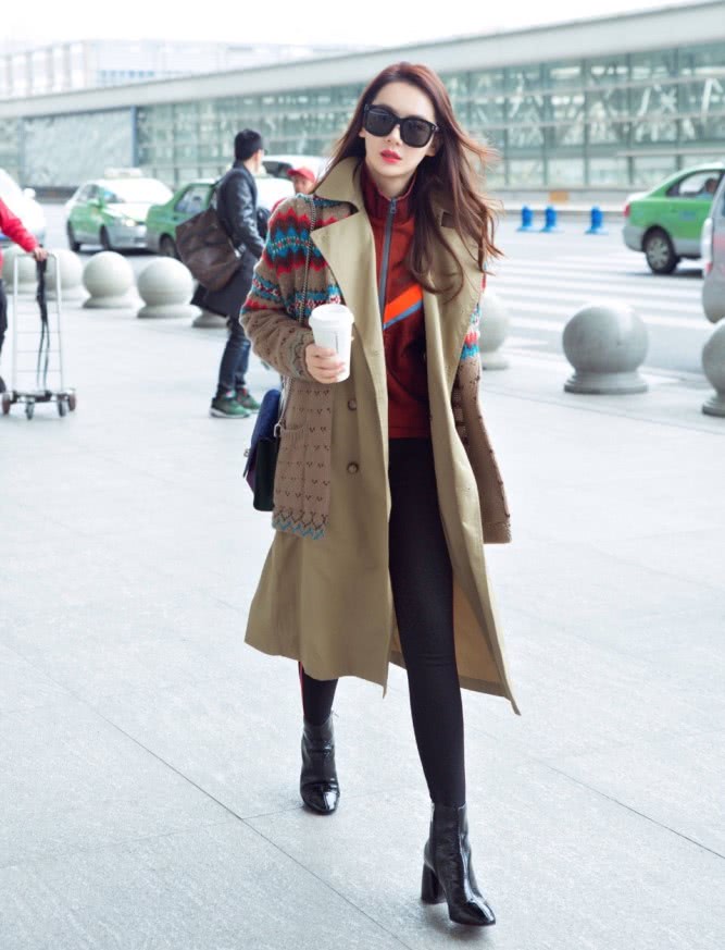 戚薇穿搭大全最新秋冬,时尚女星戚薇的西装穿搭气场全开