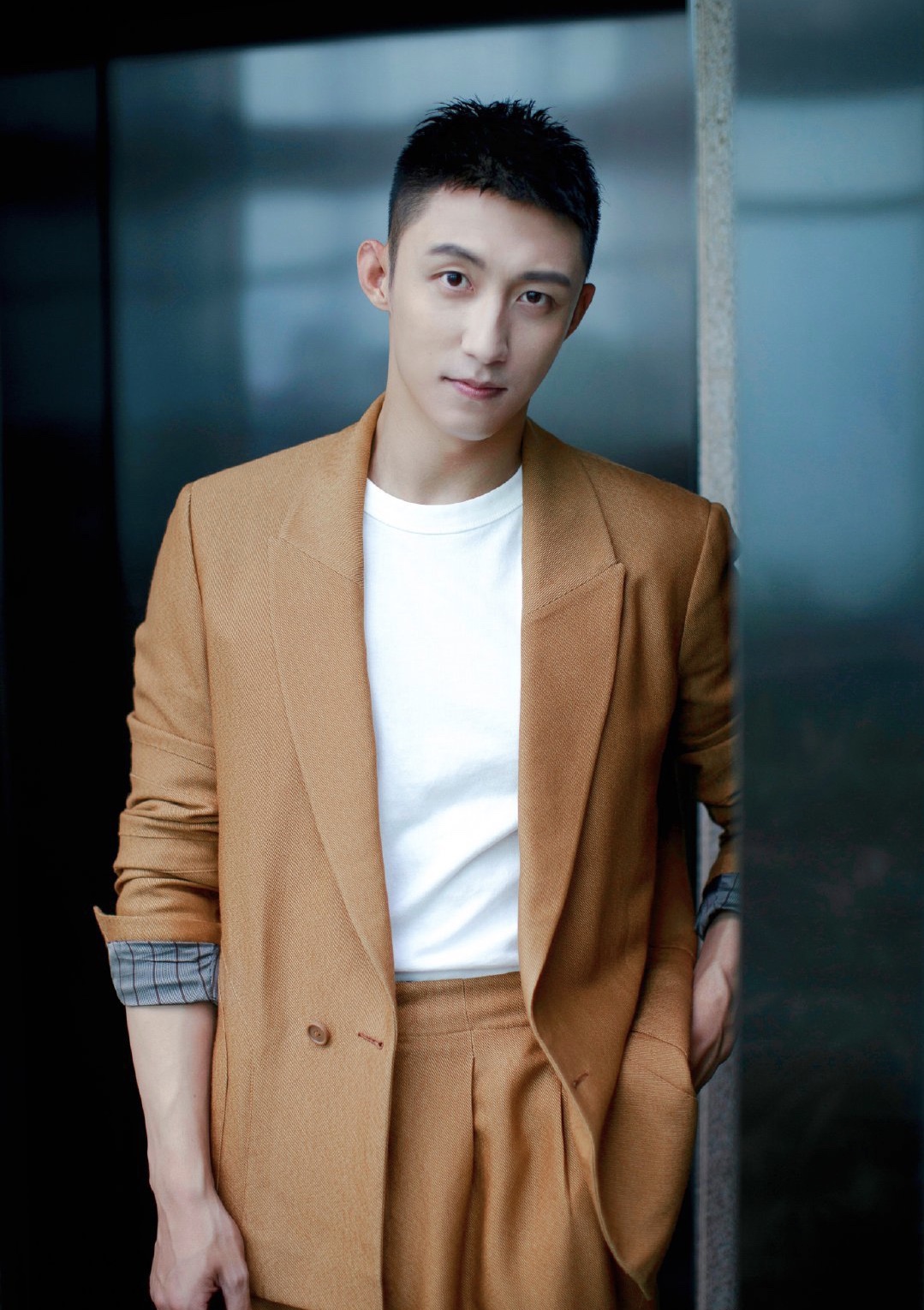 黄景瑜橙色牛仔外套,黄景瑜帅气运动装