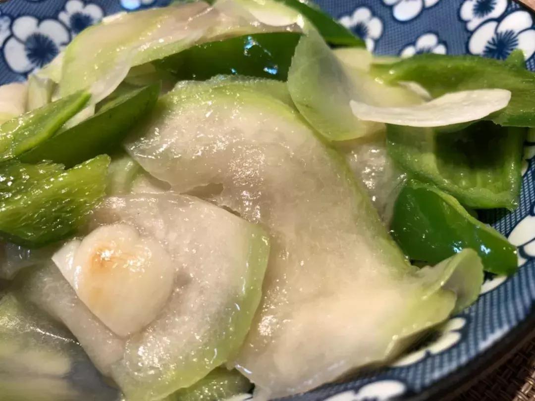 宝宝三文鱼西兰花饺子,三文鱼虾仁儿童家常做法