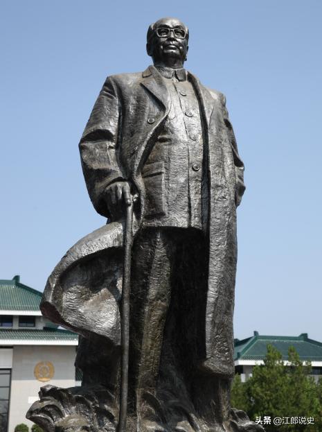 *兰夫乌**不是军级干部,为什么还能授上将?一人解决一个“共和国”