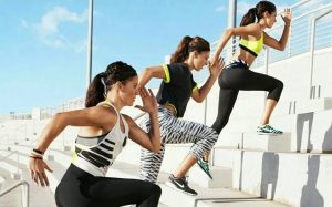 脸部补水美白,如何快速美白脸部简单方法视频