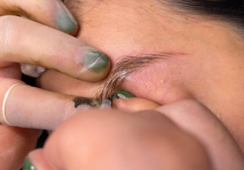 纹眉红眉原因,纹眉底色太黑怎么办