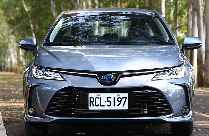 油电混动丰田卡罗拉顶配版,最省油的轿车卡罗拉报价