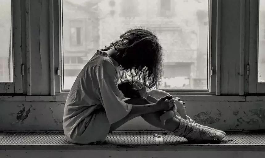 “爸爸,你趴在妈身上干什么呢?你的回答,可能改变孩子的一生