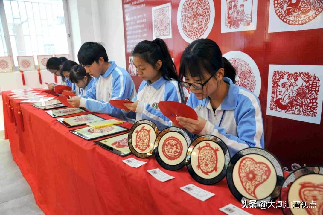 汕头哪些中专校服好看,汕头潮阳黄色校服是哪个学校