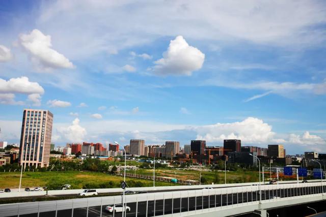 看云卷云舒赏繁星满天,看云卷云舒唯美诗词