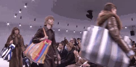 单肩包哪个款式百搭,单肩包时尚简单