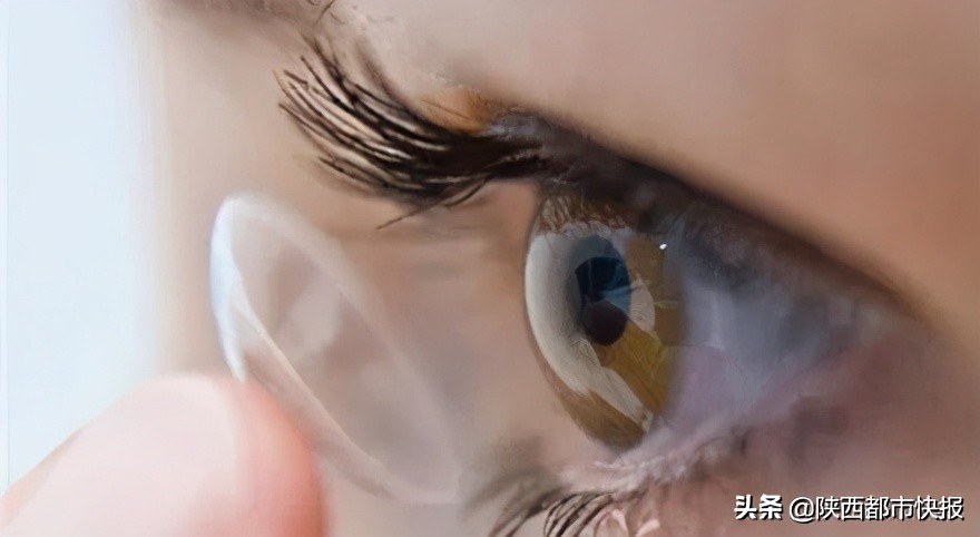 伤害不可逆！年轻人最爱的这种眼镜虽“美”却有风险，你可能就戴过