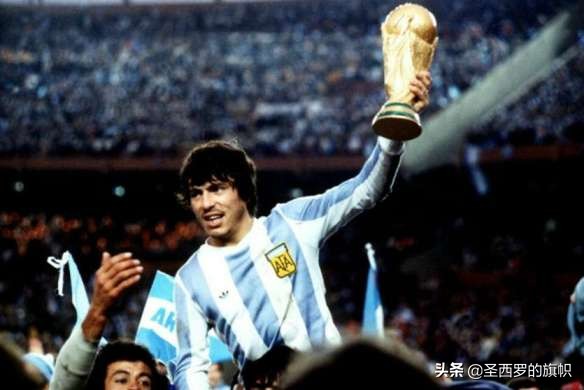 不想进球的后卫,足球历史上攻防一体的边后卫