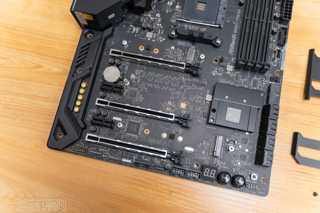 技嘉b550大雕主板评测,华擎x570太极雷蛇怎么样