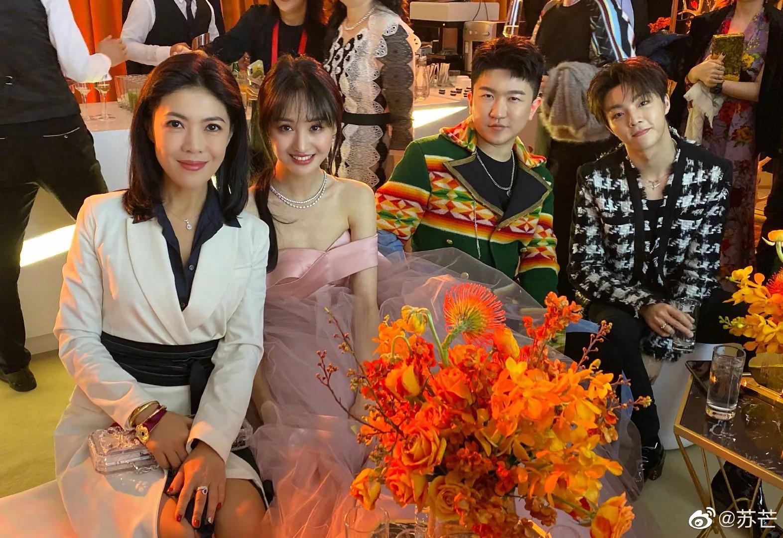 肖战刘亦菲热巴,微博之夜肖战刘亦菲领奖全过程