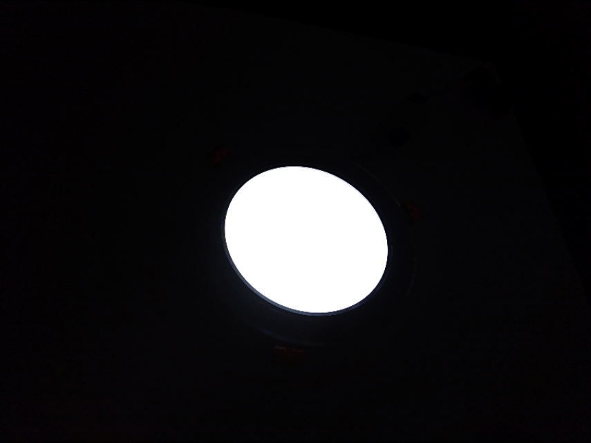 打工卖灯,卖灯人家里灯都是坏的都不想修