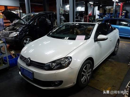 售价高达40万的敞篷高尔夫，棚顶居然被人放火了！