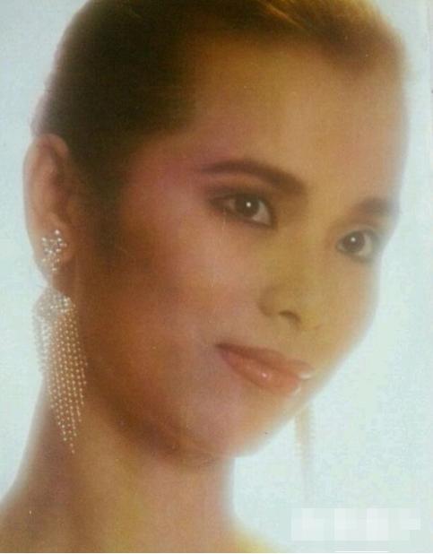 一首爱的奉献女版,一首爱的奉献原唱