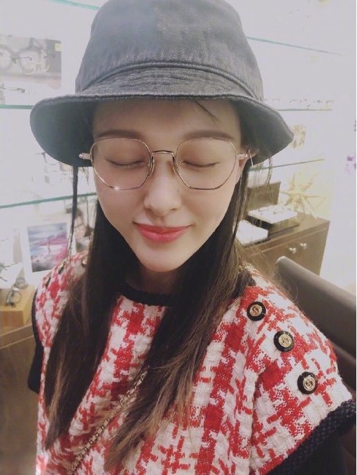 唐嫣穿橘色卫衣裙和罗晋甜蜜约会,36岁唐嫣被罗晋宠出了少女感