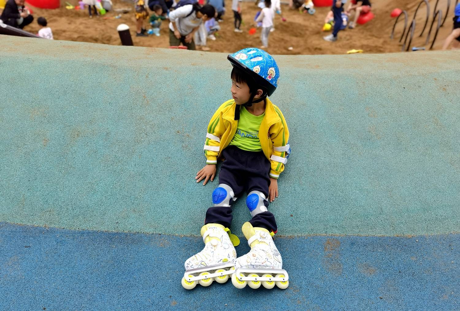 儿童轮滑鞋教学滑行,儿童滑轮滑鞋去哪儿滑