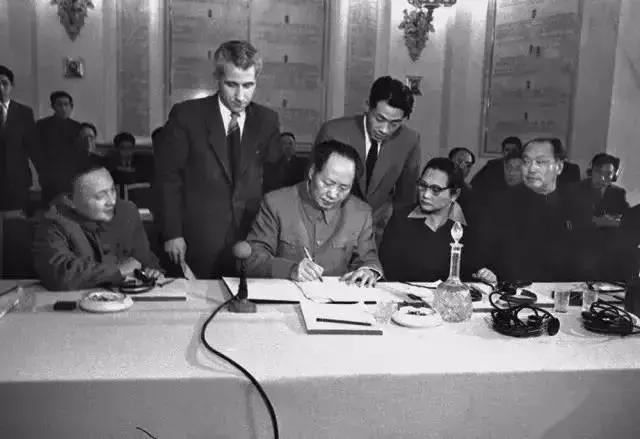 今天他115岁了,*小平邓**人生的40个瞬间