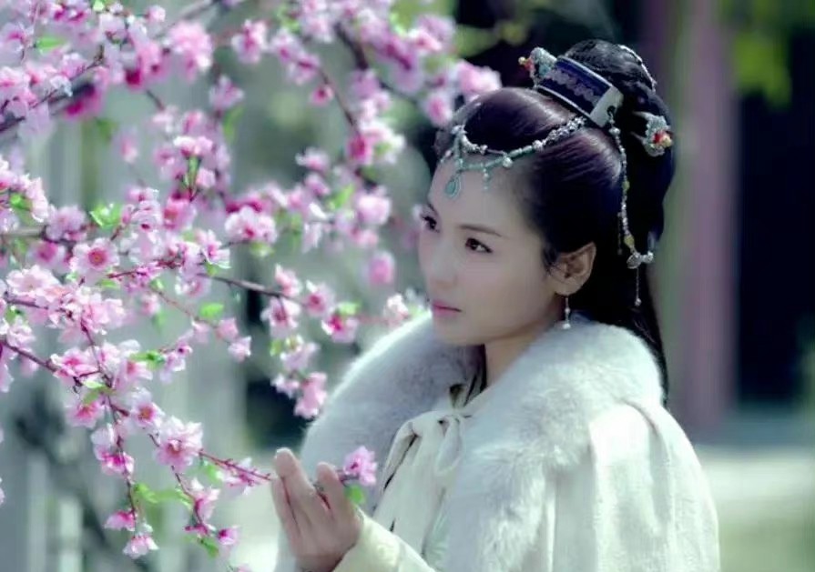 刘诗诗迪丽热巴唐嫣杨幂,杨幂刘诗诗唐嫣迪丽热巴四人合照