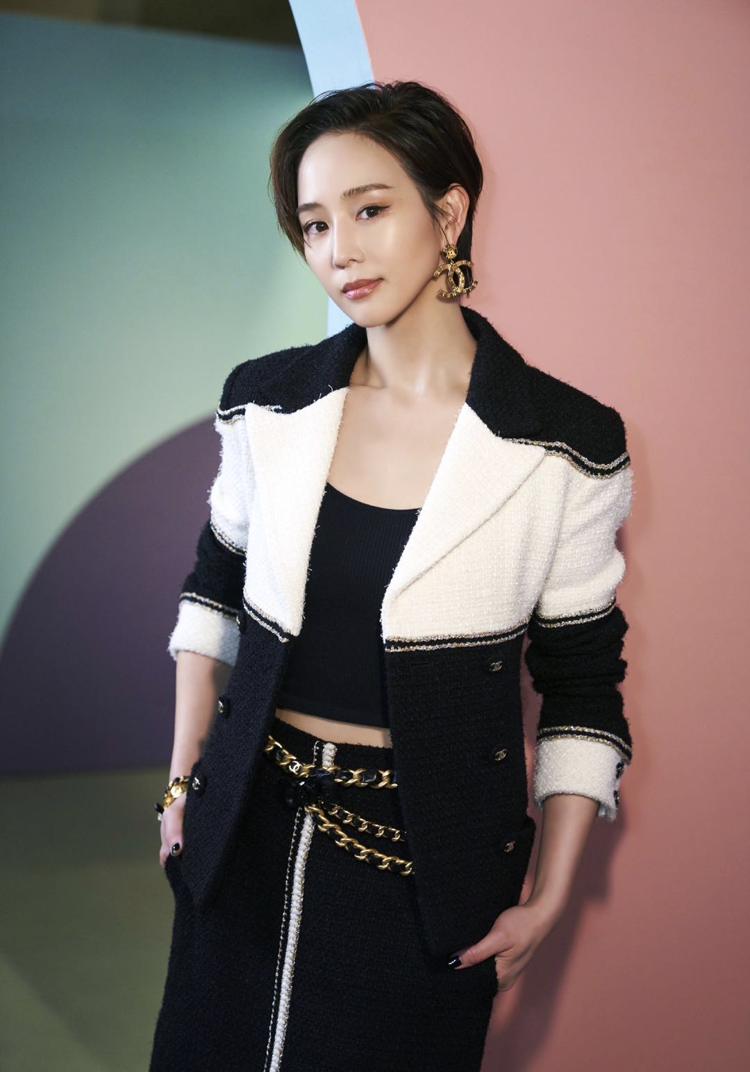 张钧甯时尚搭配清新优雅仙气十足,张钧甯黑白系穿搭经典时尚