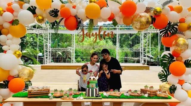 昆凌杰伦为孩子过生日,周杰伦昆凌18岁第一次公开照片