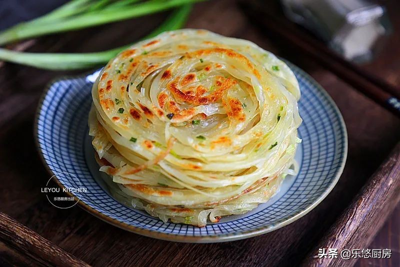 几个饺子皮一起擀,剩下的饺子皮怎么做鸡蛋灌饼