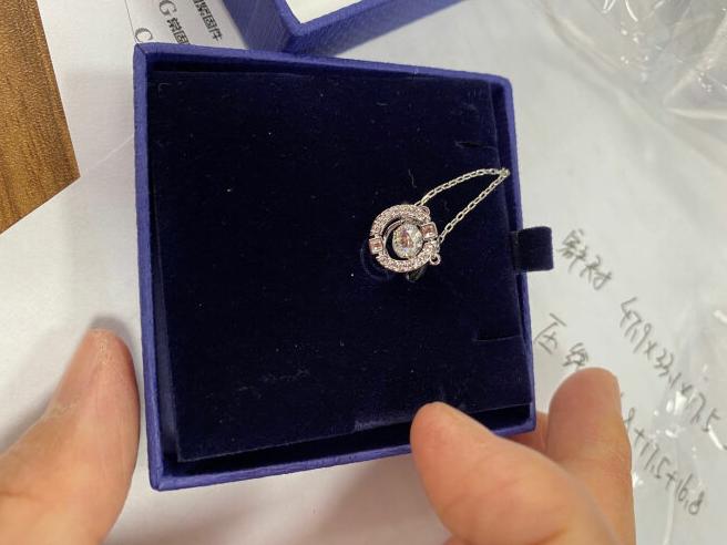 送女朋友施华洛世奇项链买哪一款,施华洛世奇outstanding华丽心芒项链