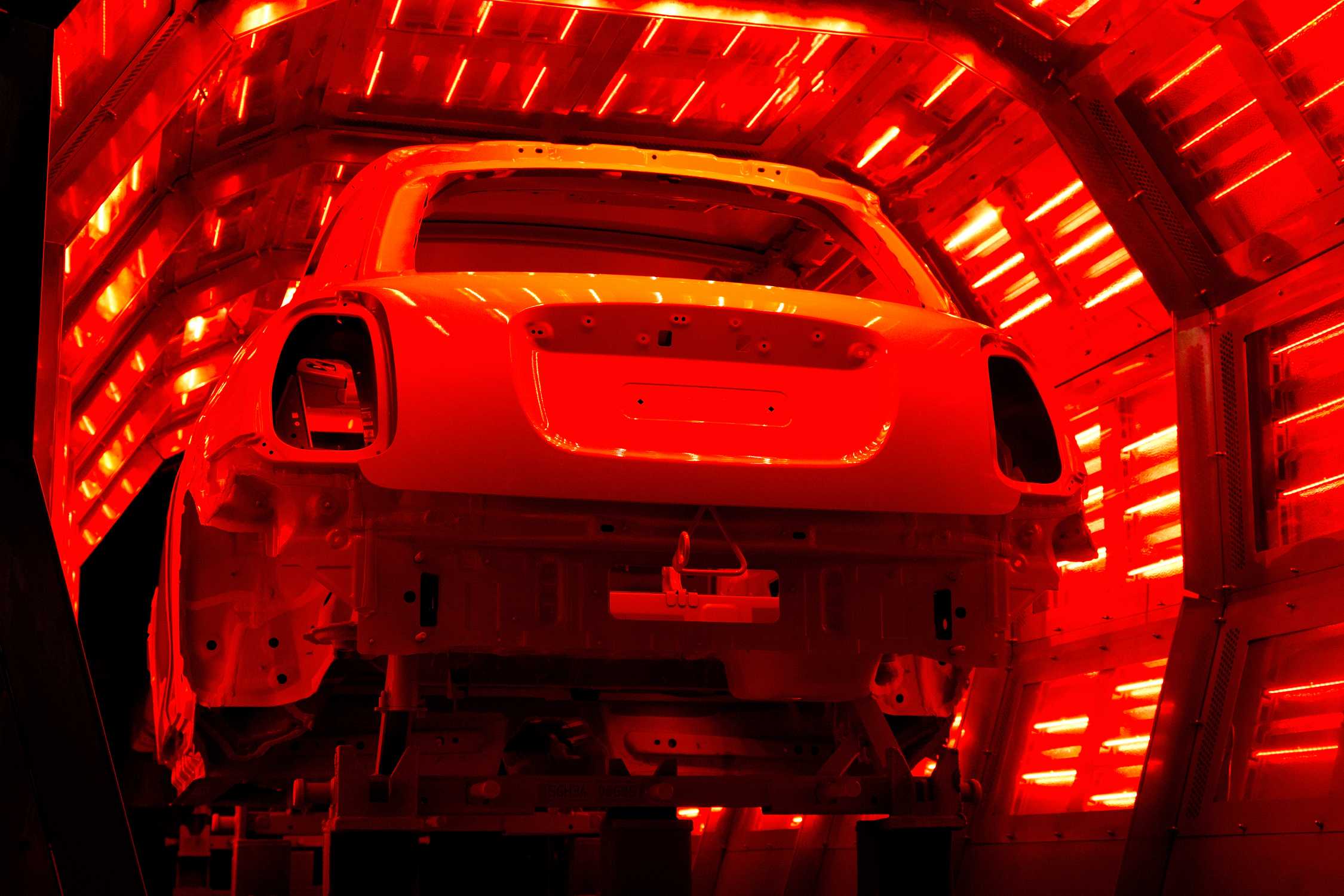 4s店喷的漆是原厂漆吗,4s店喷的是烤漆吗