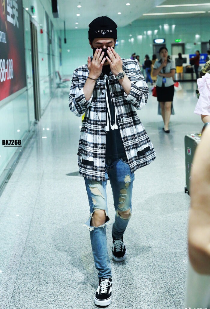 王一博*服私**穿搭来了！终于明白为什么他能成为顶级流量小鲜肉了