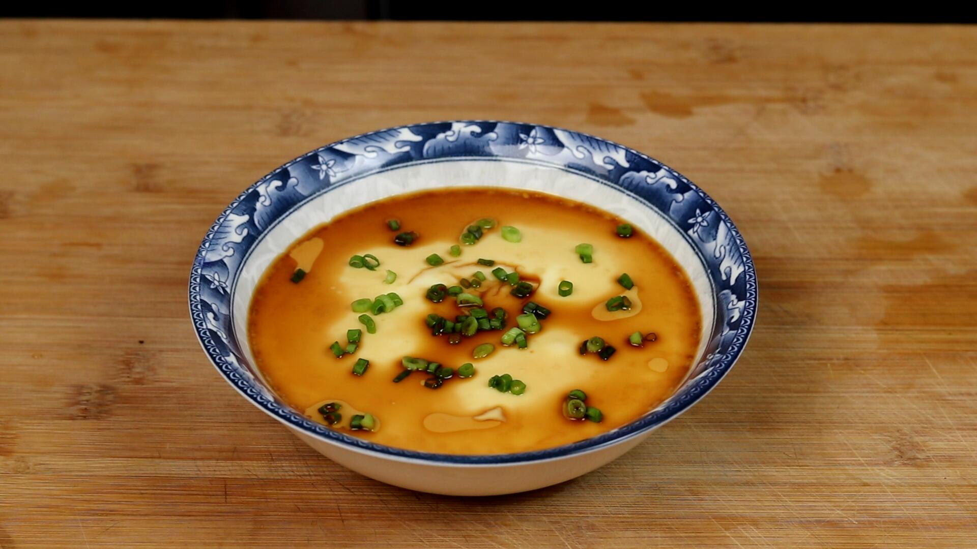 蒸鸡蛋羹不用去浮沫的做法,蒸鸡蛋羹水和蛋技巧