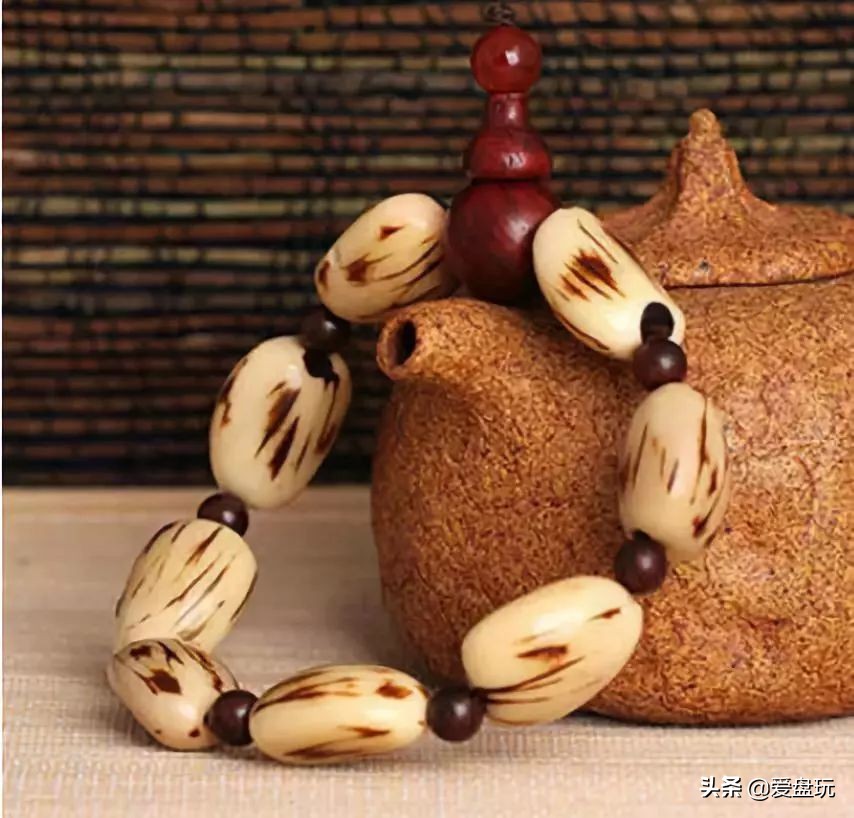 滴血莲花菩提盘玩前后对比效果图,21颗菩提手串盘玩