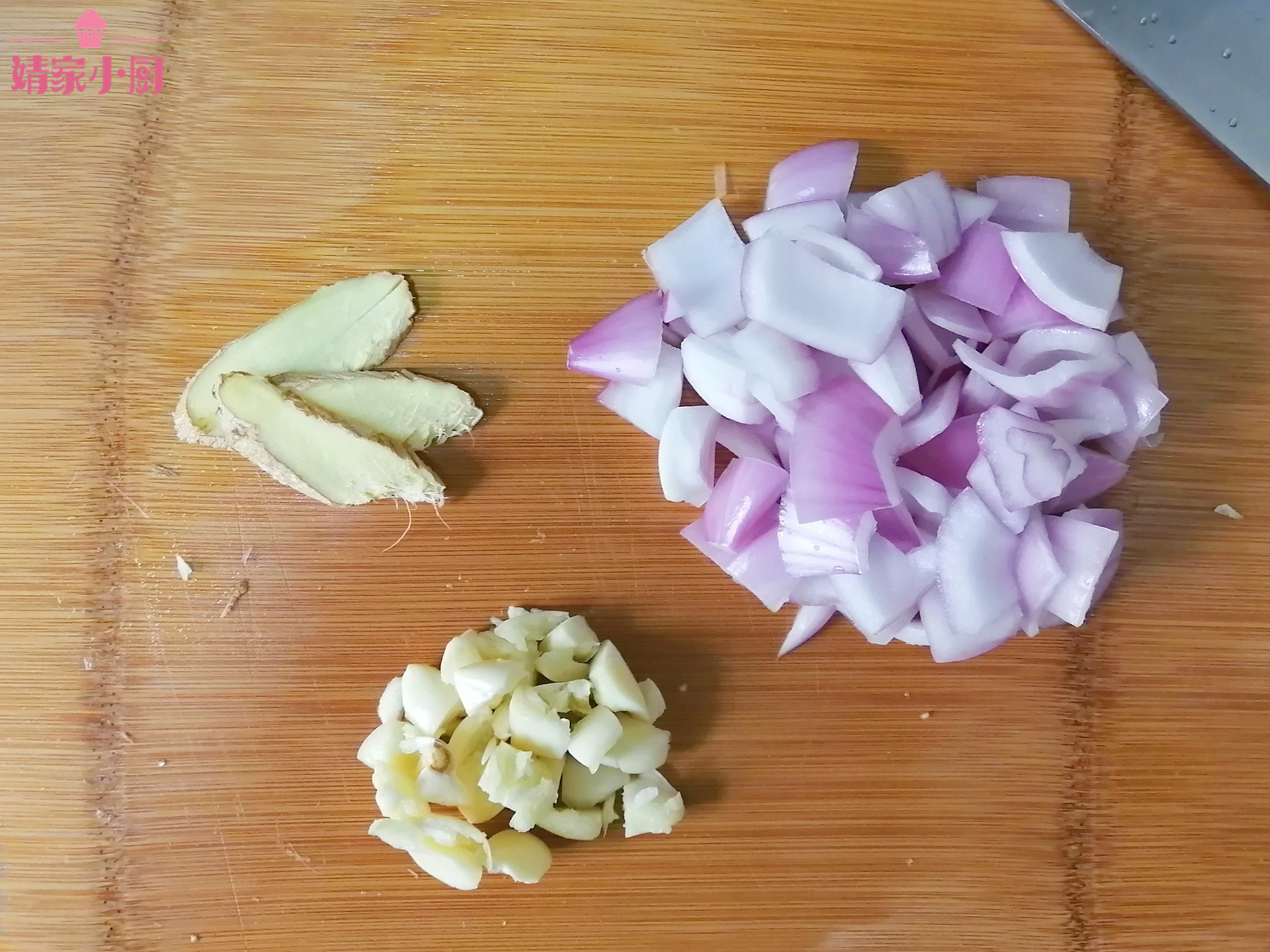 教你在家制作三杯鸡味道鲜美诱人,家常三杯鸡简单做法