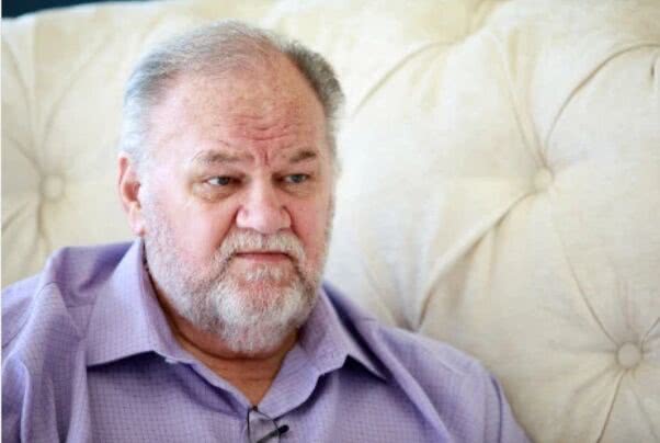 梅根跟她父亲关系为什么不好,梅根与父亲现在关系如何