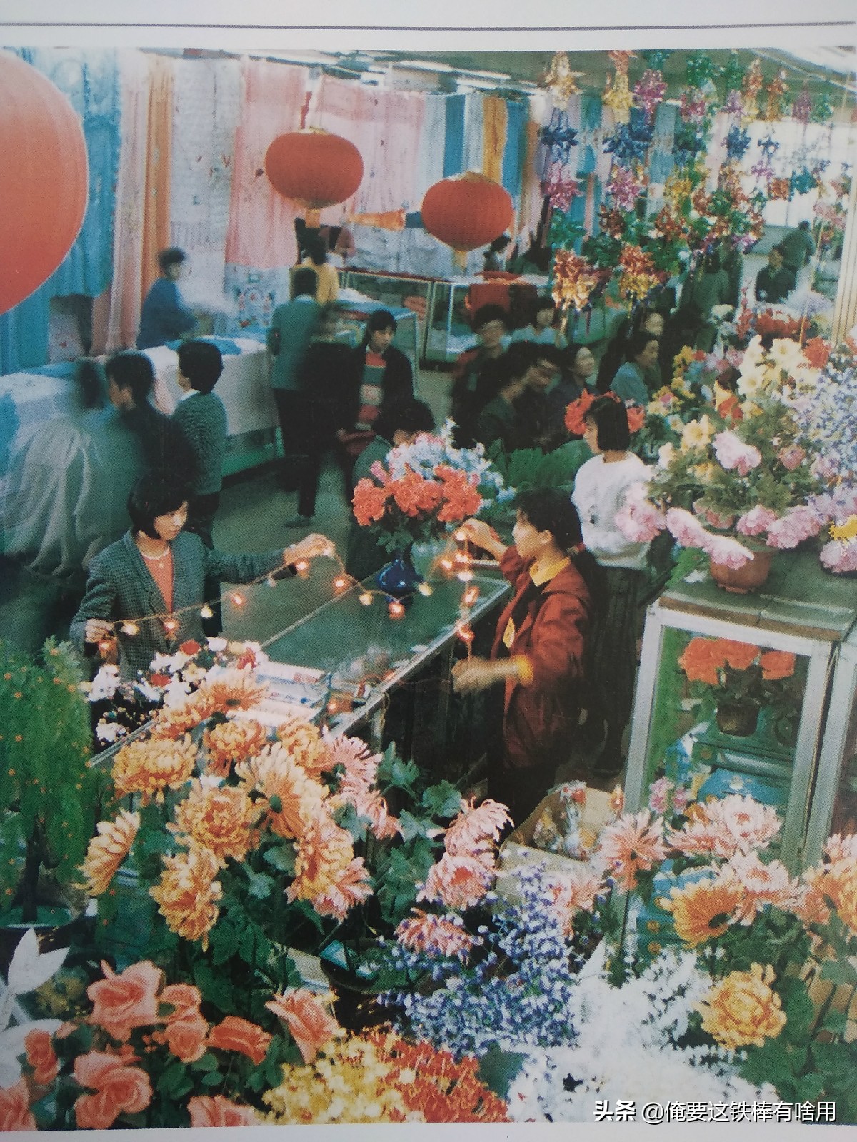 烧鸡配茅台，电影院下面还有咖啡厅，想不到那时候的长春还挺潮