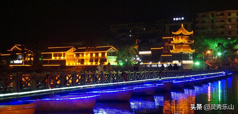 乐山五通桥小西湖美食广场,乐山小西湖