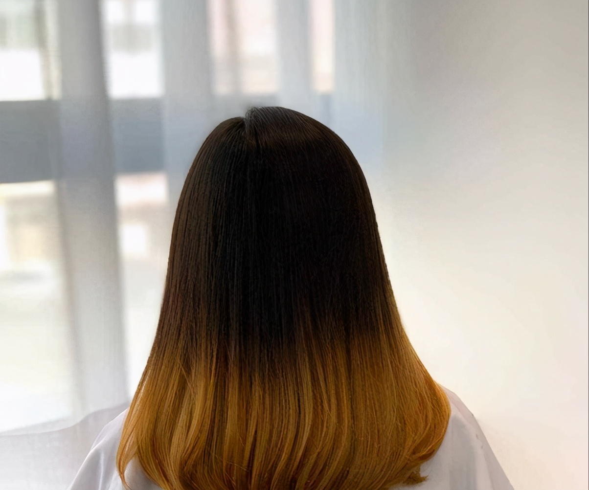 为什么不建议白发染黑色?最专业的“发型发色”解读,升级衣品