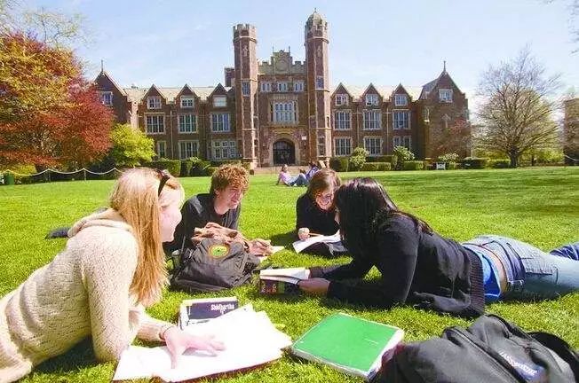 低龄留学申请陪读,低龄留学加拿大高中