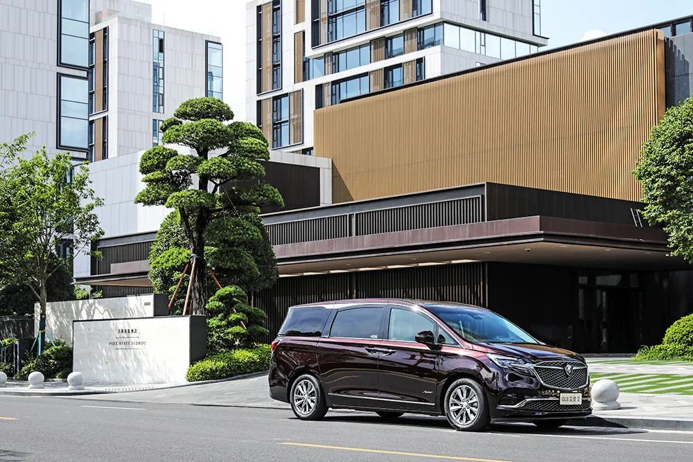 2022款别克gl8艾维亚礼贤版,别克2022款gl8艾维亚四座试驾