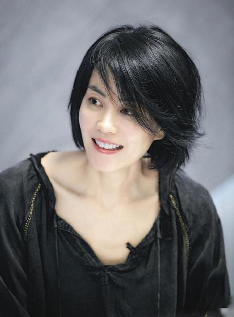 谢霆锋十几岁就喜欢王菲吗,谢霆锋14岁唱的歌