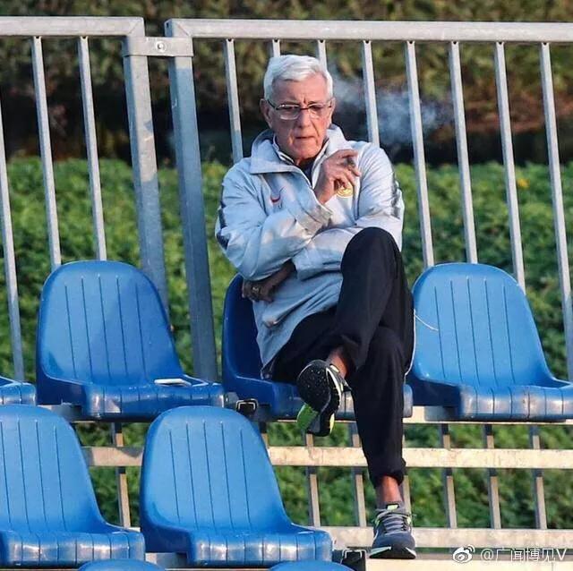 里皮教国足停球,里皮解读足球不靠手