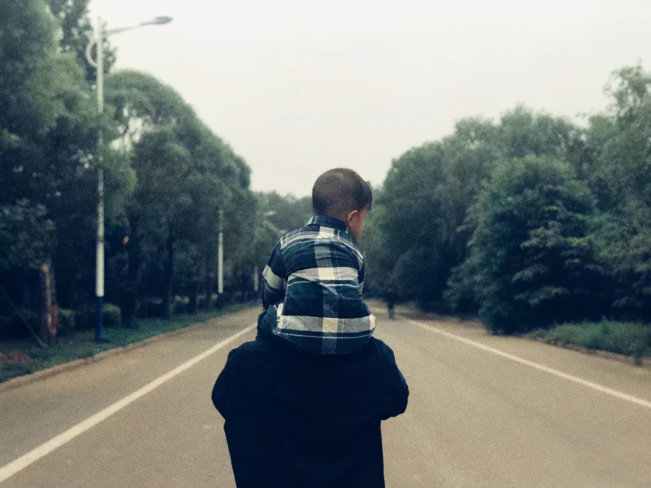 父母和孩子的代沟表现在哪些方面,父母与孩子之间的代沟表现的例子