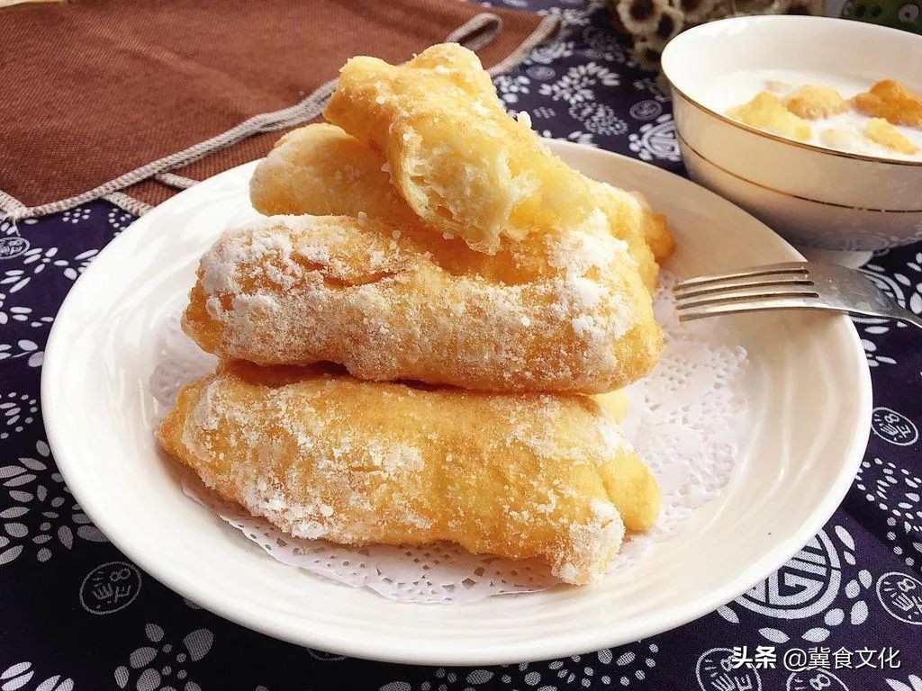 怎么样才能炸出金黄酥脆的大油条,油条店老板教你正确做法金黄酥脆