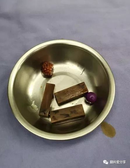 被孩子撞见换姨妈巾，这位妈妈的回答亮了