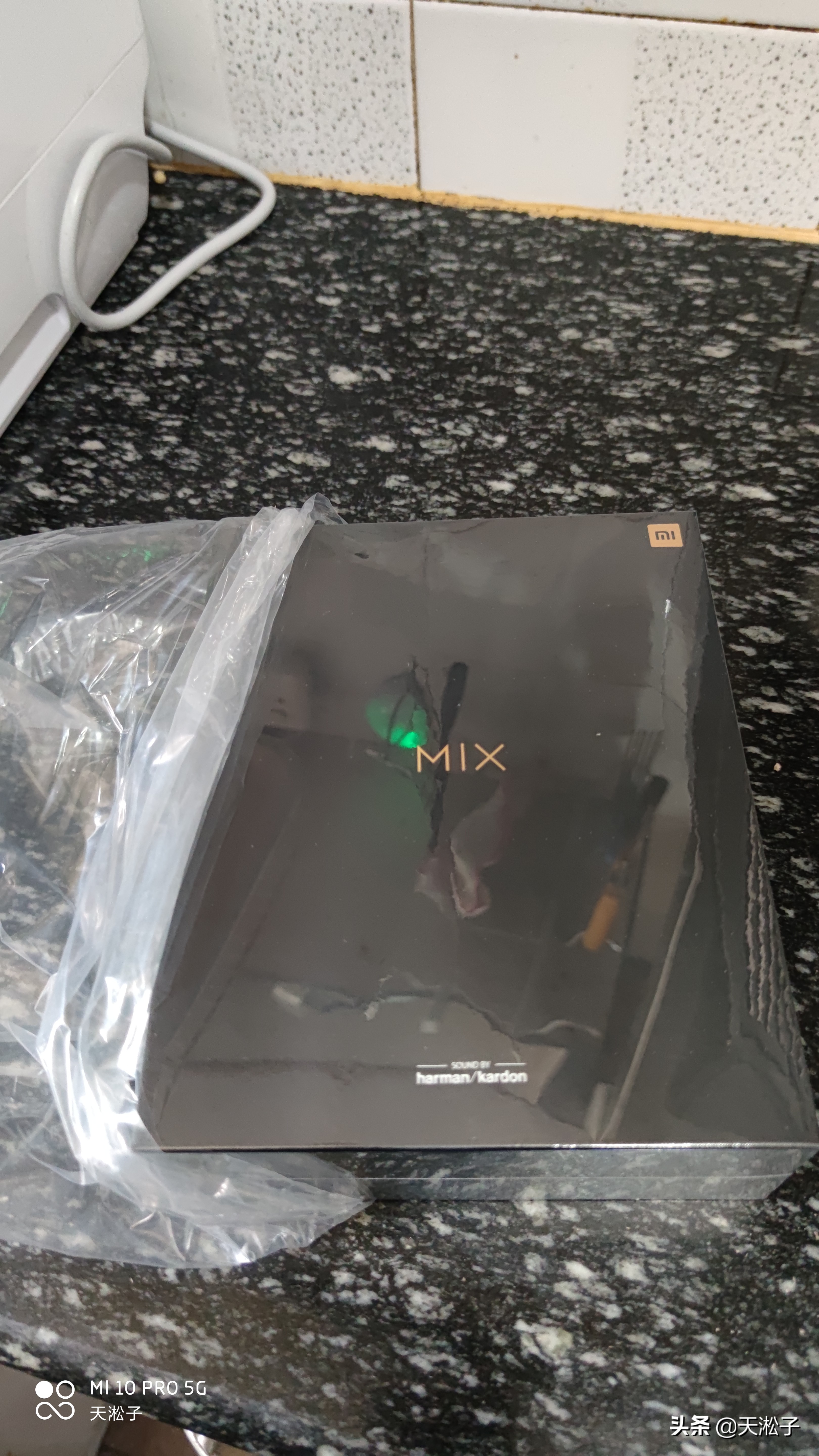 小米折叠屏手机mixfold,小米折叠屏手机mixfold开箱