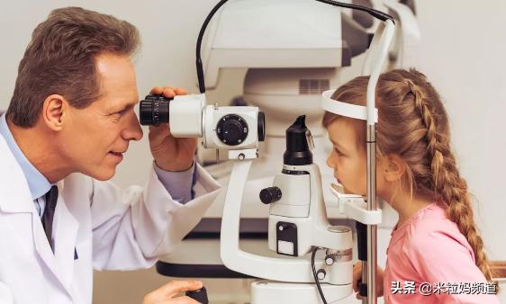 你知道孩子出生为什么有远视眼吗,什么原因会导致婴儿先天远视眼