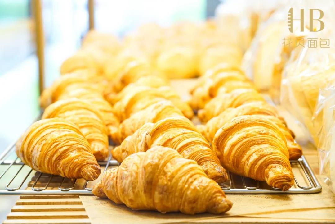 上海华贝面包哪家好,探店现烤面包