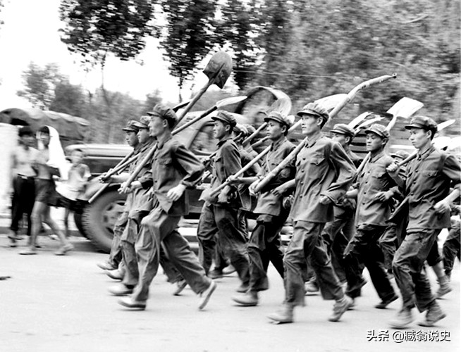 真实还原45年前唐山大地震场景,唐山大地震配葬
